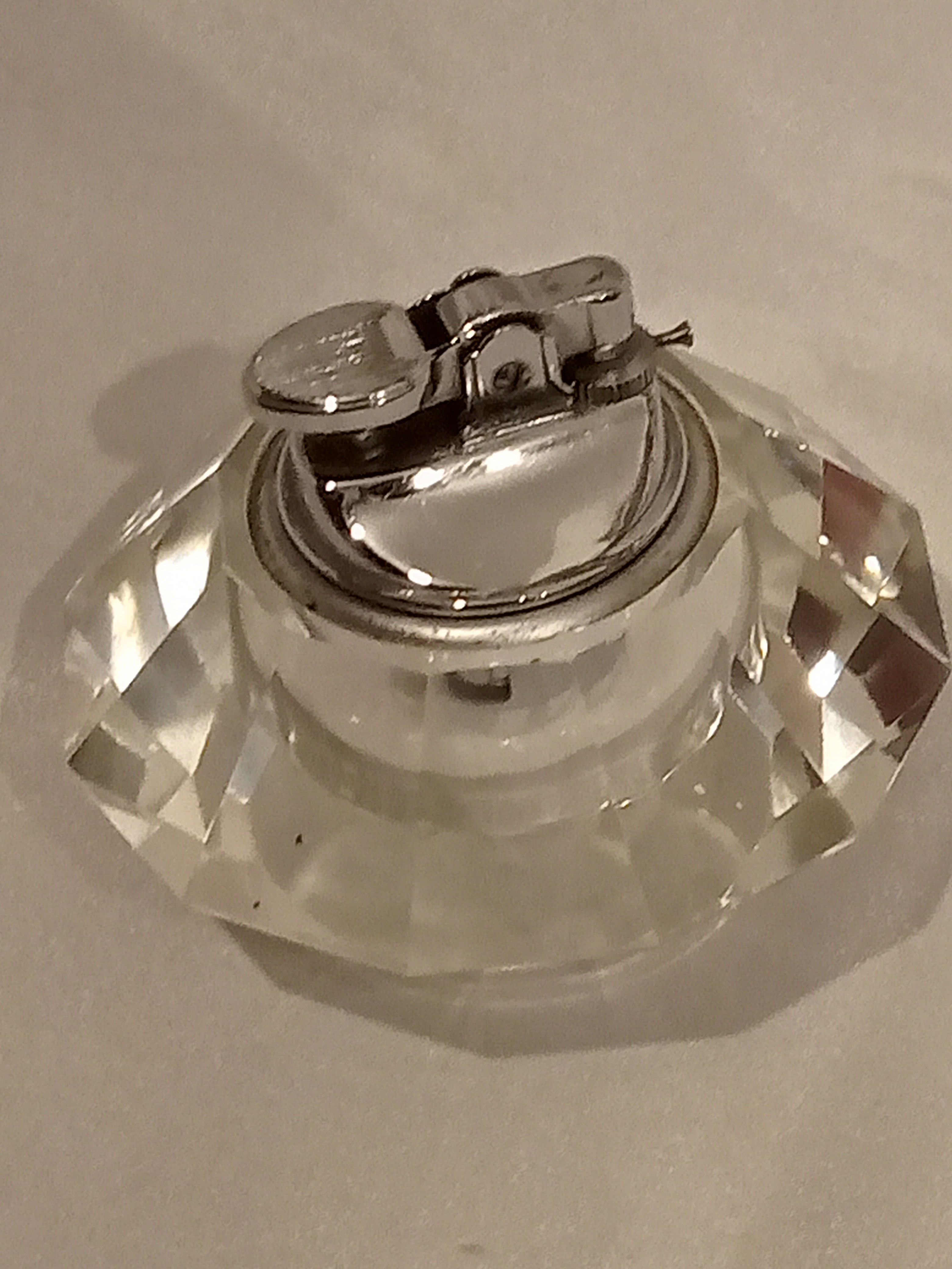 Facetted glass table lighter