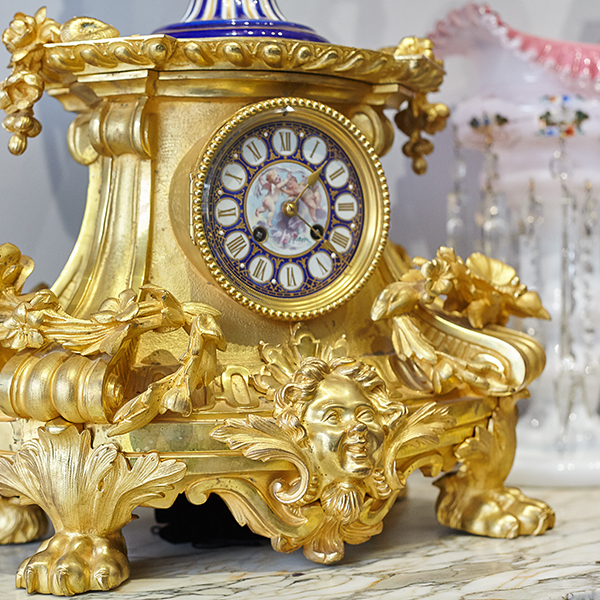 gilt base of fine European antique clock