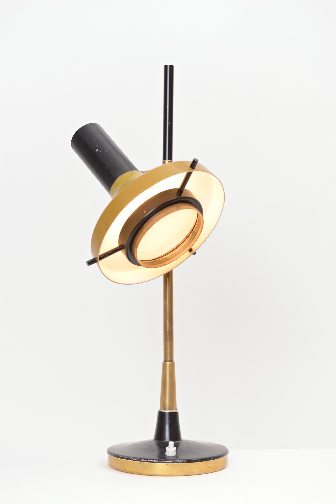 Adjustable '533' Brass Table Light by Oscar Torlasco